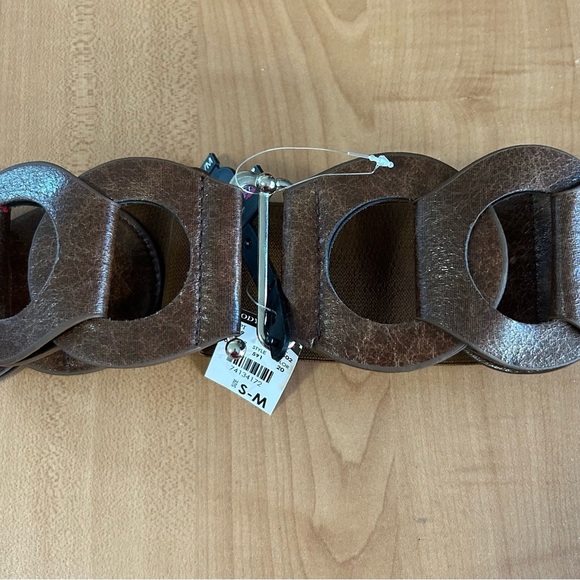 New belts lot of 2 woman’s size small/medium - Picture 2 of 5